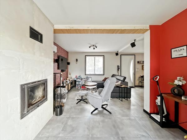 À vendre ? Charmante maison familiale entièrement rénovée avec piscine