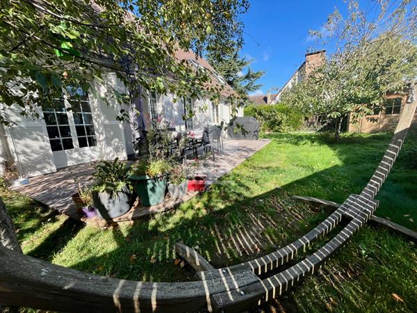 Maison Villepreux 9 pièce(s) 207 m2 hab. / 243 m² utiles.