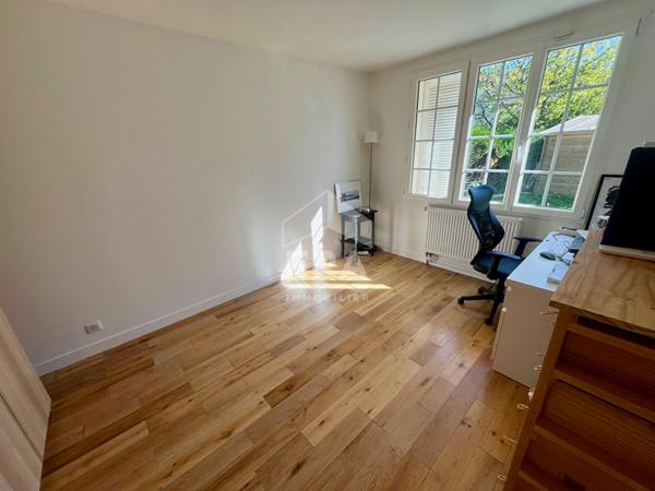 Maison Villepreux 9 pièce(s) 207 m2 hab. / 243 m² utiles.