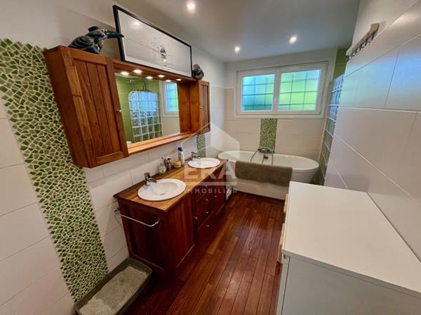 Maison Villepreux 9 pièce(s) 207 m2 hab. / 243 m² utiles.