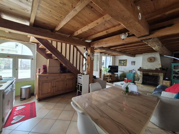 Eyragues (13630) EYRAGUES (13630) - MAISON DE VILLAGE AVEC BEL EXTERIEUR ET GARAGE