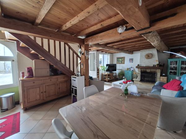 Eyragues (13630) EYRAGUES (13630) - MAISON DE VILLAGE AVEC BEL EXTERIEUR ET GARAGE