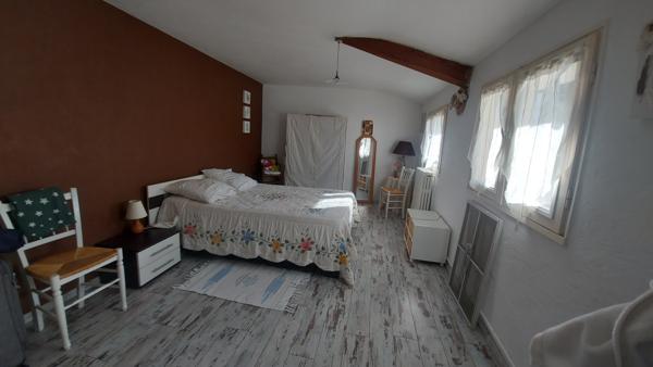 Eyragues (13630) EYRAGUES (13630) - MAISON DE VILLAGE AVEC BEL EXTERIEUR ET GARAGE