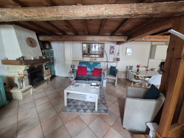 Eyragues (13630) EYRAGUES (13630) - MAISON DE VILLAGE AVEC BEL EXTERIEUR ET GARAGE