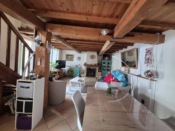 Eyragues (13630) EYRAGUES (13630) - MAISON DE VILLAGE AVEC BEL EXTERIEUR ET GARAGE