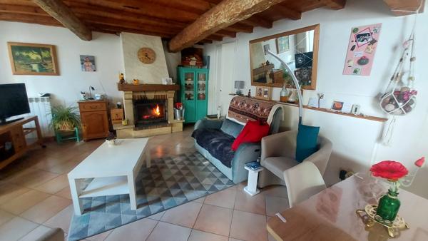 Eyragues (13630) EYRAGUES (13630) - MAISON DE VILLAGE AVEC BEL EXTERIEUR ET GARAGE