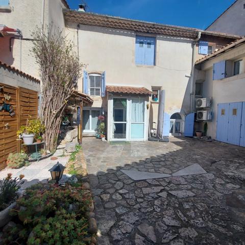Eyragues (13630) EYRAGUES (13630) - MAISON DE VILLAGE AVEC BEL EXTERIEUR ET GARAGE