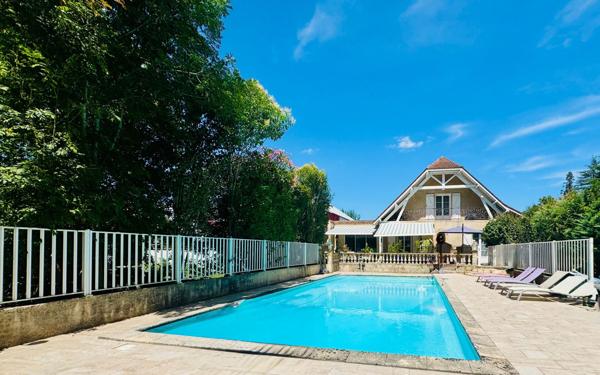 Maison à vendre    5 pièces • 292 m2 Pau