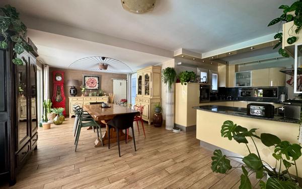 Maison à vendre    5 pièces • 292 m2 Pau