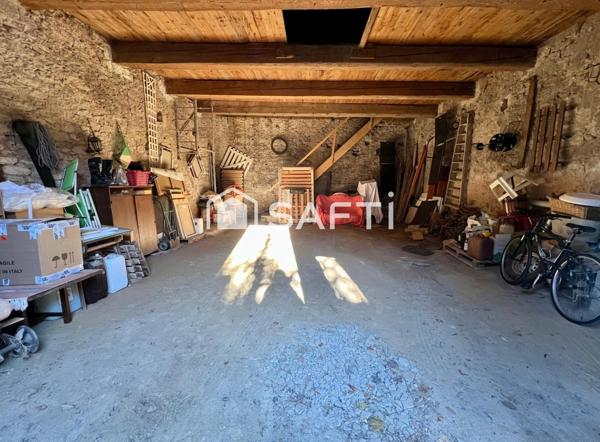 Parking de 148 m² sur deux niveaux, beau potentiel