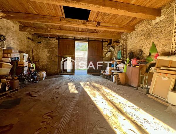 Parking de 148 m² sur deux niveaux, beau potentiel