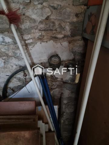 Parking de 148 m² sur deux niveaux, beau potentiel