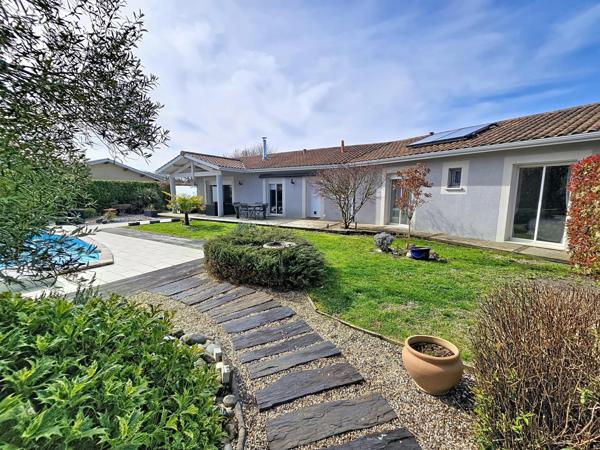 Maison de plain pied - Piscine - Garage double
