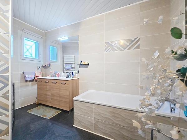 Maison de plain pied - Piscine - Garage double