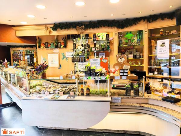 Coeur de VITTEL, bel immeuble mixte incluant un commerce pâtissier, chocolatier et 2 appartements loués