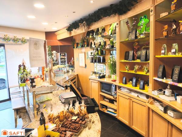 Coeur de VITTEL, bel immeuble mixte incluant un commerce pâtissier, chocolatier et 2 appartements loués
