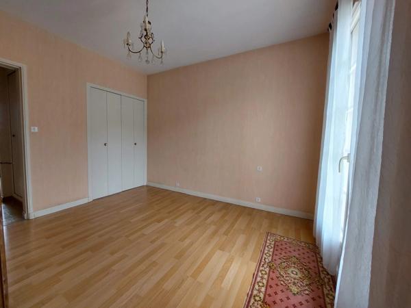 Situation idéale pour cette maison de 3 chambres à pied