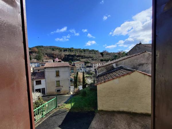 Maison de village avec parking, et jardins attenants et non attenants