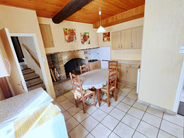 Maison de village avec parking, et jardins attenants et non attenants