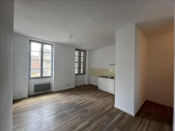 Appartement à louer 360 € CC STE FOY LA GRANDE 1 pièce 38 m² DPE E
