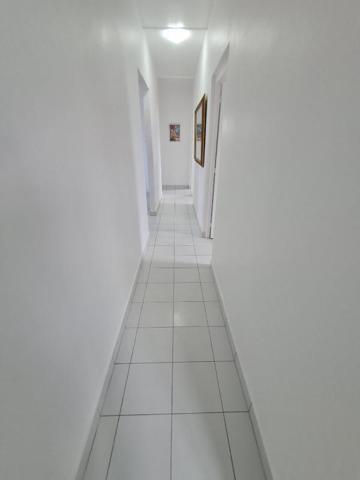 Belle maison sur deux niveaux  composée de 5 chambres. Superficie de 155 m2 sur un terrain de 717 m2