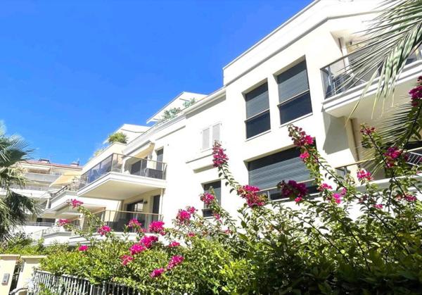 Cannes - Palm Beach – Appartement 2 pièces avec jardin privatif – à 250 mètres de la mer