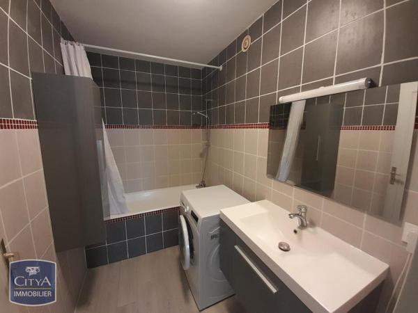 Appartement à louer 2 pièces 51.41m² Châteauroux (36000)