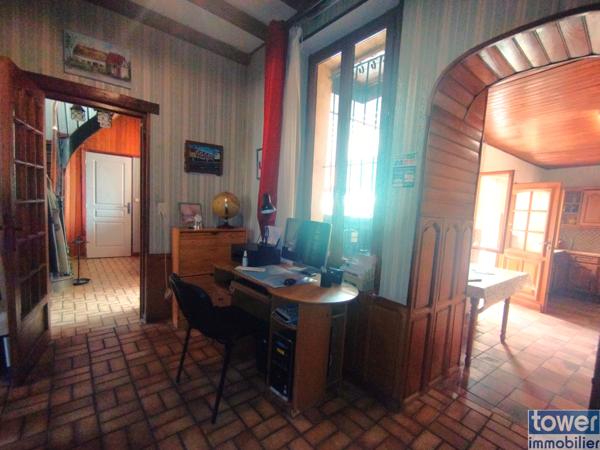 Maison
                                                                                                                                                                                                                                                                                                                        7 pièce(s)                                                                                                                                                                                                          3 chambre(s)                                                                                                                                                                                                          140  m²