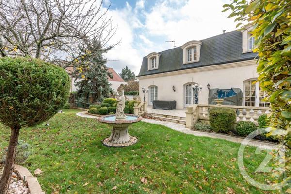 Maison à vendre  6 pièces - 220,98 m2 ST MAUR DES FOSSES - 94
