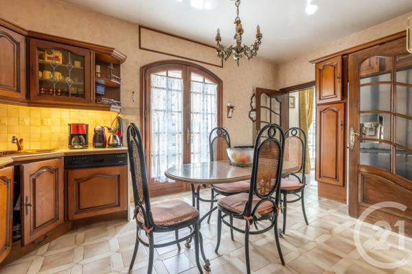 Maison à vendre  6 pièces - 220,98 m2 ST MAUR DES FOSSES - 94