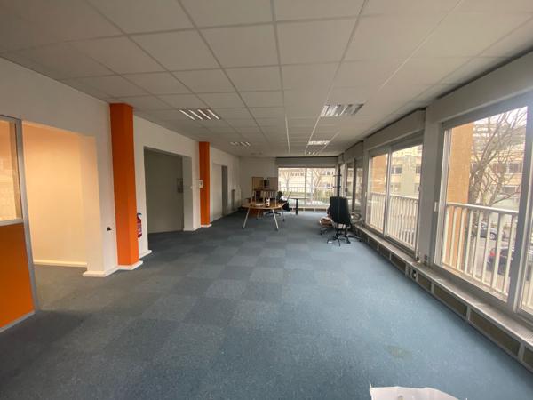 Saint-Étienne (42000) BUREAUX COMMERCIAUX A LOUER 216M²