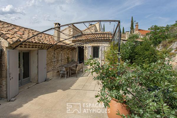 Charme, pierres et poutres, une maison de village discrètement séduisante