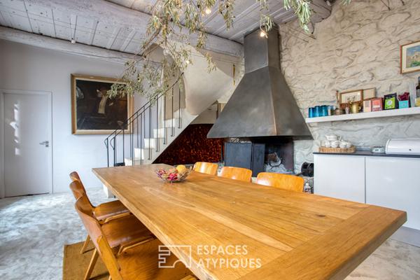 Charme, pierres et poutres, une maison de village discrètement séduisante