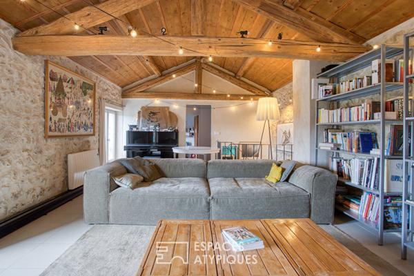 Charme, pierres et poutres, une maison de village discrètement séduisante