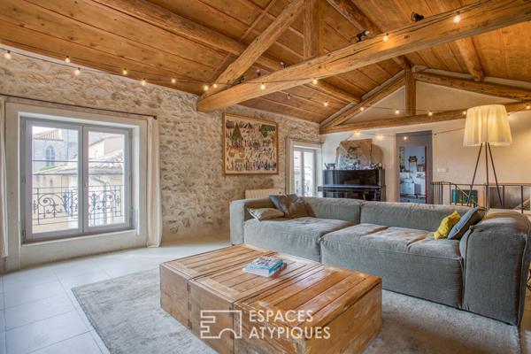 Charme, pierres et poutres, une maison de village discrètement séduisante