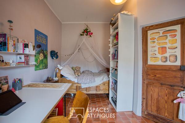 Charme, pierres et poutres, une maison de village discrètement séduisante