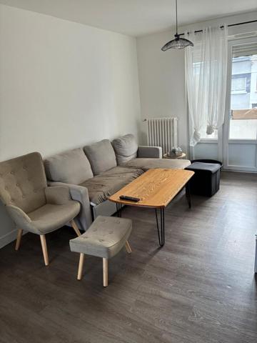 Appartement lumineux et spacieux de 82 m² avec 4 chambres et grand balcon