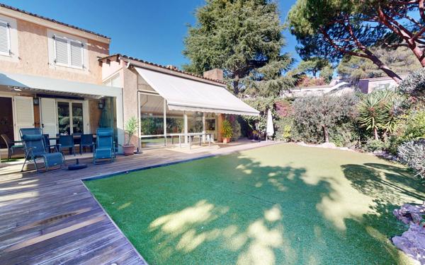 Maison à vendre    5 pièces • 186,14 m2 Villeneuve-Loubet
