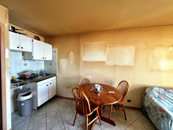 Appartement T3 à rénover à vendre à Lacanau Océan avec balcon vue sur l'océan sur le front de mer