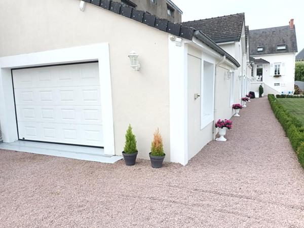 Maison de qualité avec piscine, studio indépendant et dépendances
