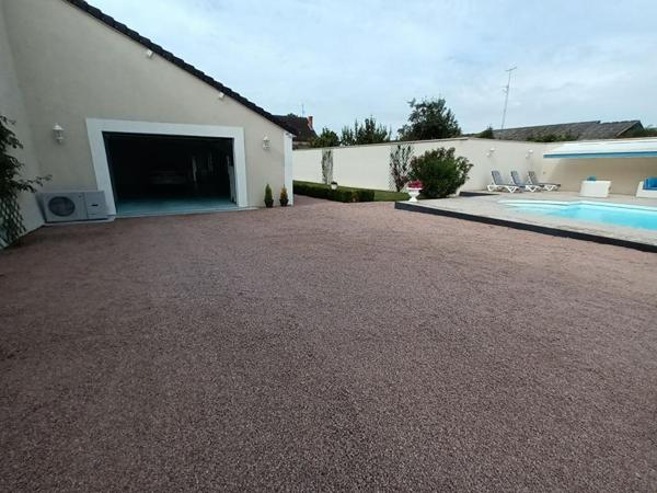 Maison de qualité avec piscine, studio indépendant et dépendances