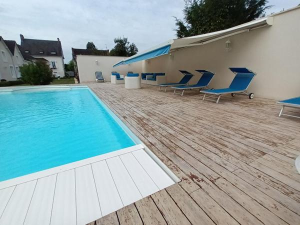 Maison de qualité avec piscine, studio indépendant et dépendances