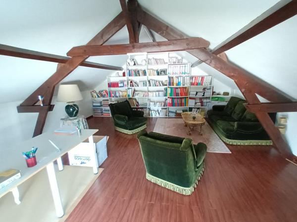 Maison de qualité avec piscine, studio indépendant et dépendances