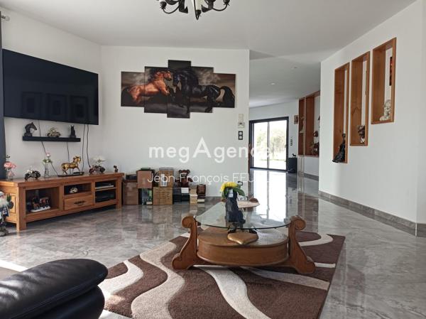 Maison à BERGERAC, 24100 - 6 pièces 200m²
