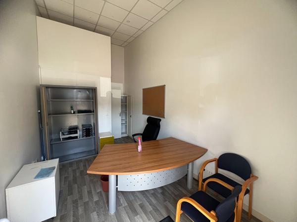 Location                                                      Local commercial
                        
                     1 pièces                      300 m2                     à Villebon-sur-Yvette