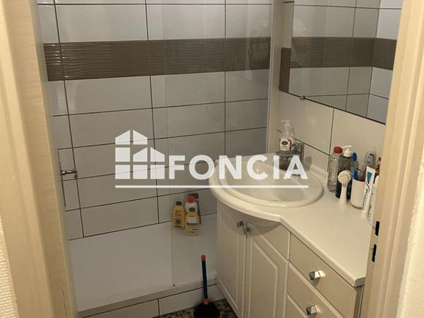 Location Appartement 4 pièces 70 m² - 164 AVENUE ROGER SALENGRO Bagnol Sur Ceze 30200