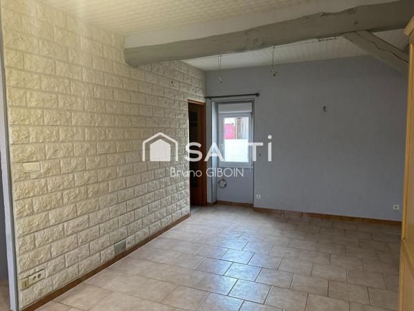 Maison de ville, 81 m², 3 pièces, stationnement, cour et cave