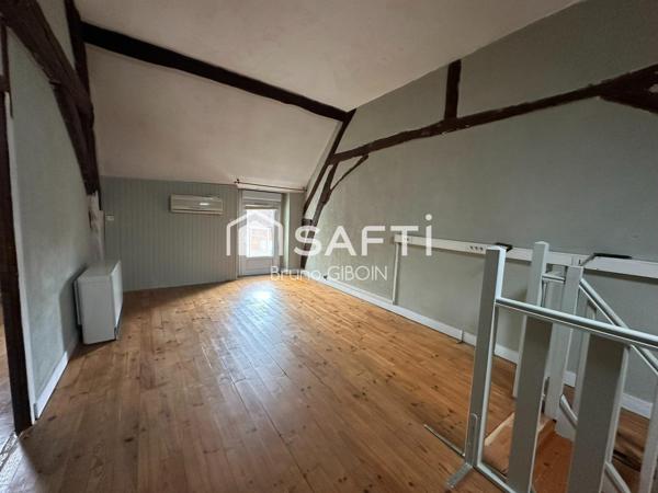 Maison de ville, 81 m², 3 pièces, stationnement, cour et cave