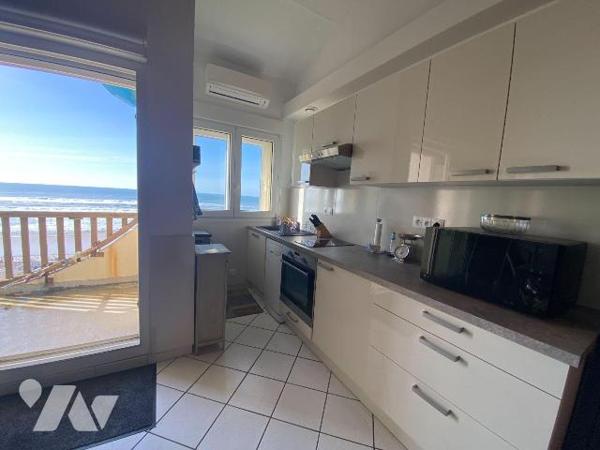 LACANAU OCEAN (GIRONDE) - 33
Coup de c?ur pour ce duplex avec vue imprenable sur l'océan.
Une...