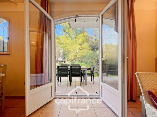 DOMAINE de PONT ROYAL, investissement locatif d'un charmant bastidon de 45 m2 , entretenu , élevé d'un étage composé de 2 chambres, jardin et emplacement pour le véhicule